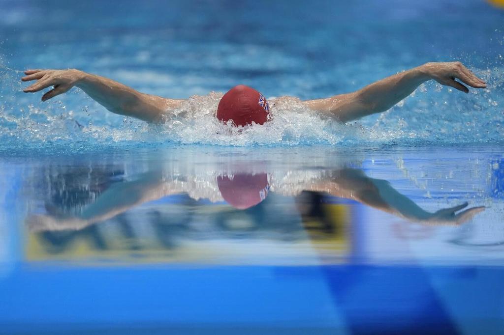 Mollie O'Callaghan overcomes injury to set new world record at swimming  world championships