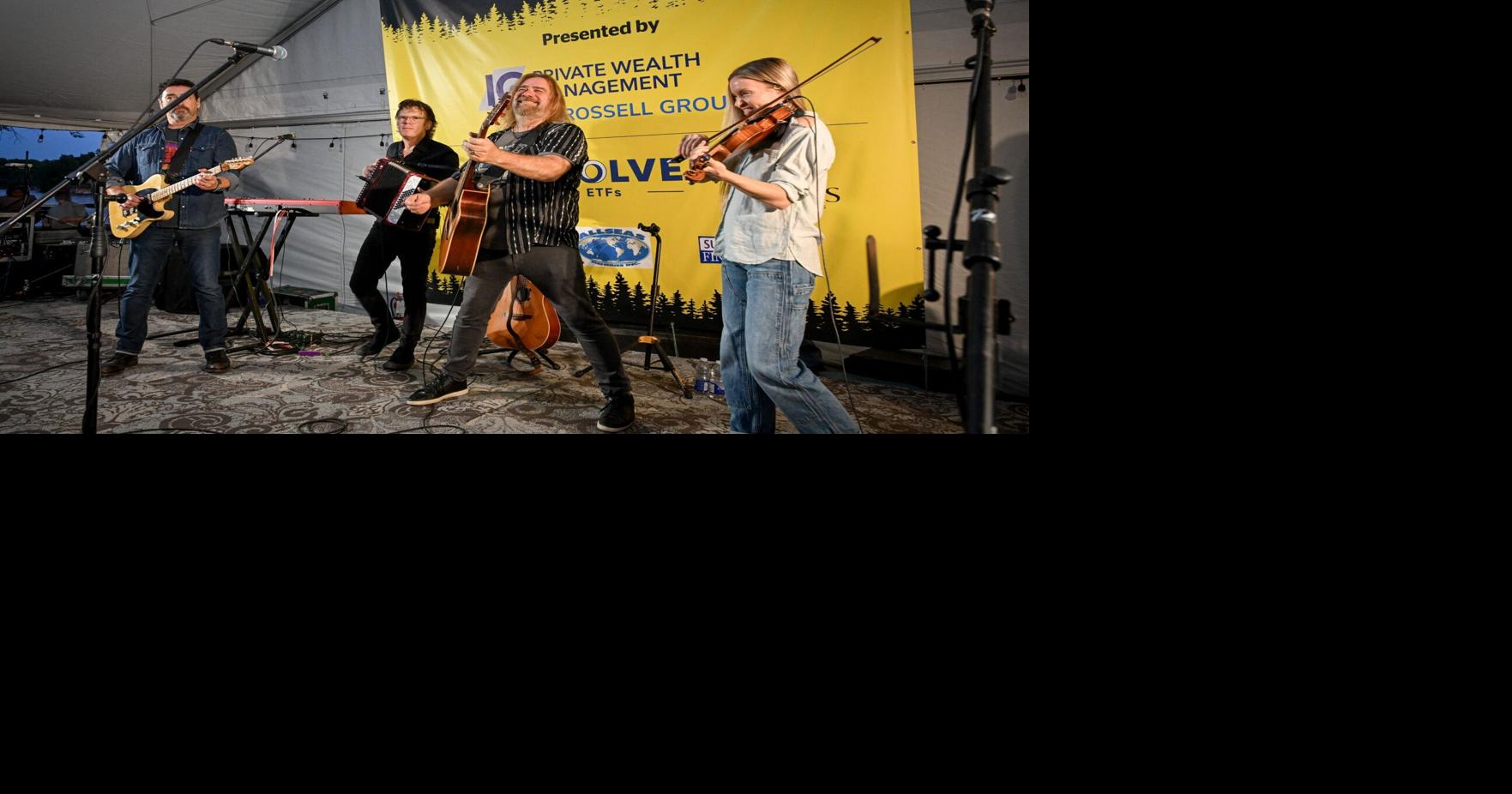 Alan Doyle entertains at CNIB Lake Joe event, helping to raise more than 0,000