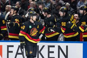 Elias Pettersson scores twice, Vancouver Canucks down Florida Panthers 5-2
