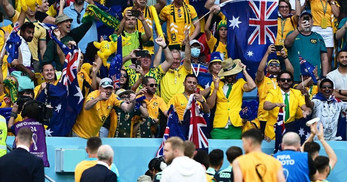 Australian fans go wild in Melbourne after Socceroos win first World ...