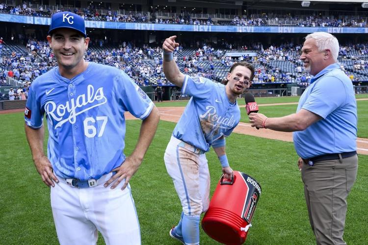 Seth Lugo retires 14 straight in 1st career complete game, Royals beat  White Sox 4-1