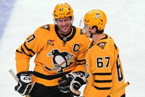 Letang scores in OT in his 1,200th game to give Penguins 4-3 win against Red Wings