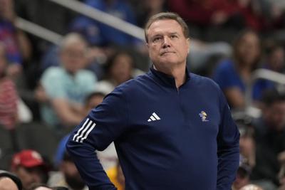 Kansas basketball coach Bill Self has 2 stents inserted to treat blocked arteries