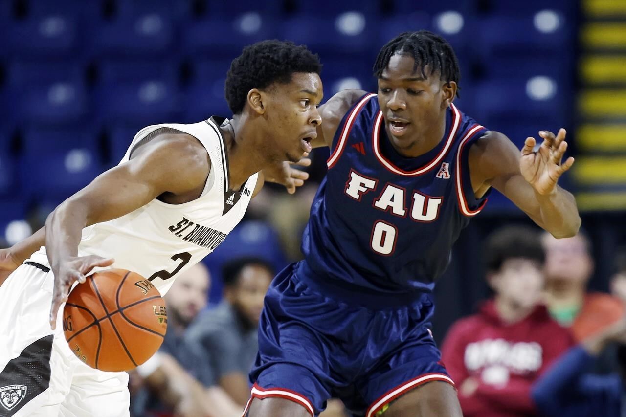 Johnell Davis Leads No. 15 FAU Over St. Bonaventure 64-54 In Hall Of ...