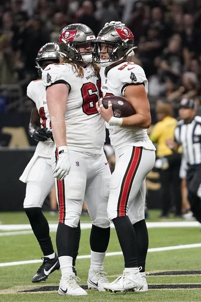 Baker Mayfield has 3 TD passes, ailing Derek Carr ineffective as Buccaneers  top Saints 26-9 - Newsday