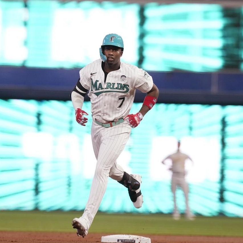 Cabrera fans 10 in 6 innings, Sánchez homers in Marlins' 4-0 win