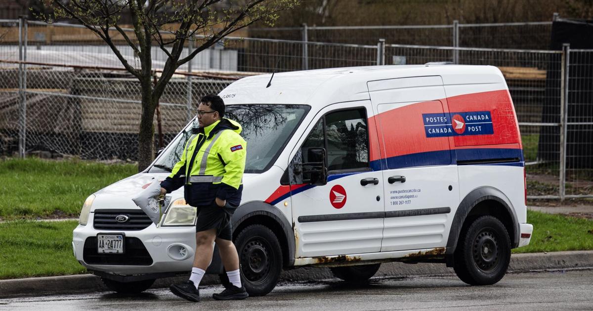 Canada Post Q1 loss balloons to $205 million