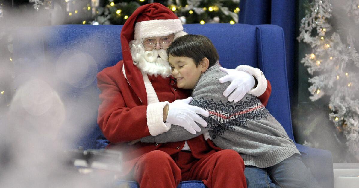 Autistic kids get quiet time with Santa at malls