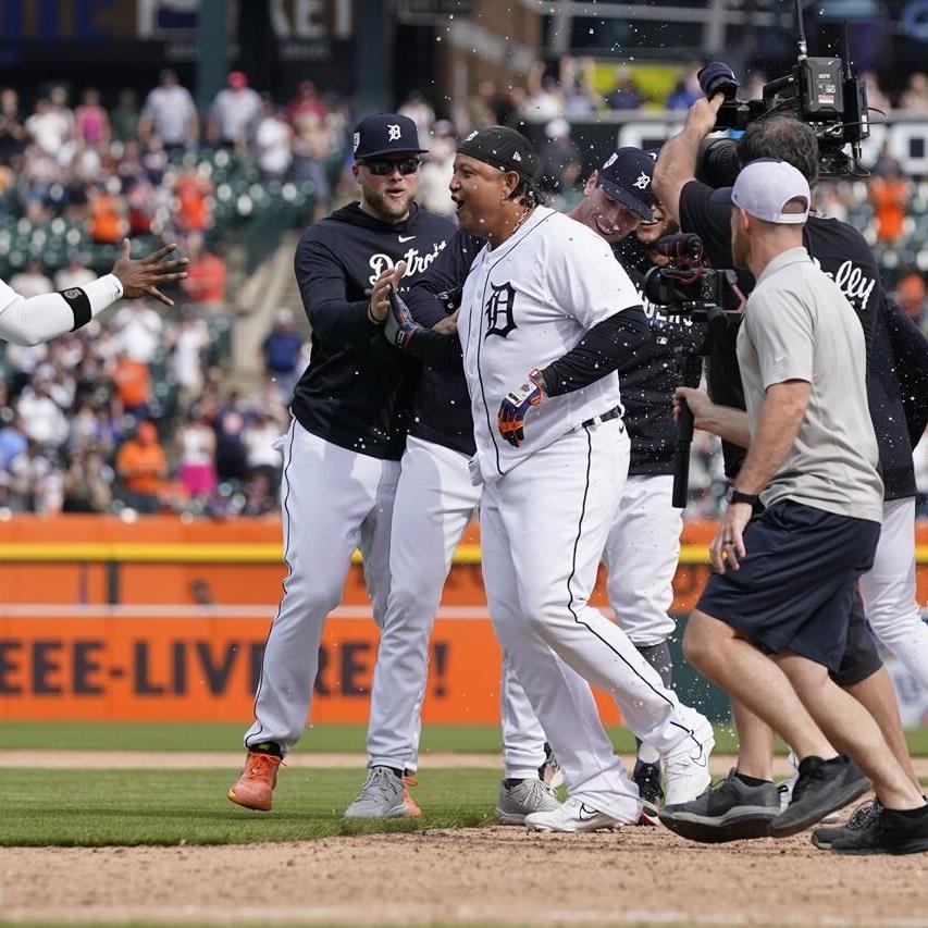 Tigers rally from 5 down, Cabrera walks off Giants in 11th - The San Diego  Union-Tribune