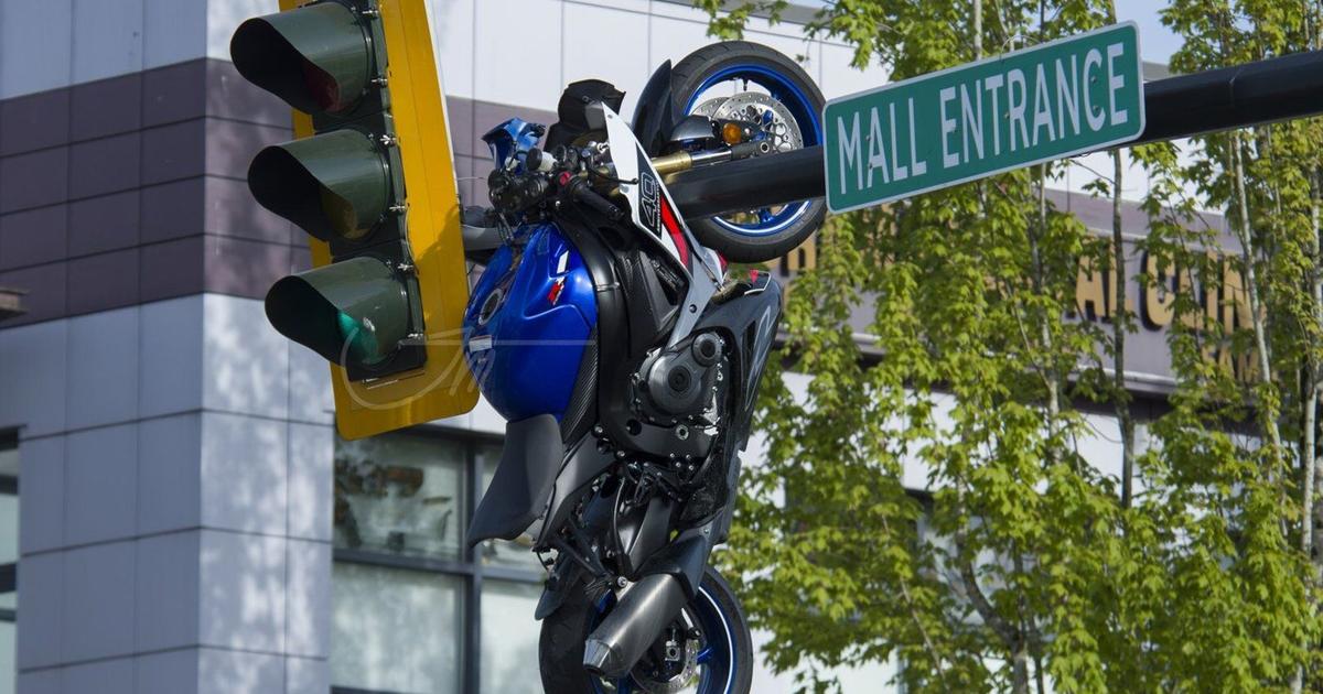 Motorcycle hangs from traffic light after Delta crash
