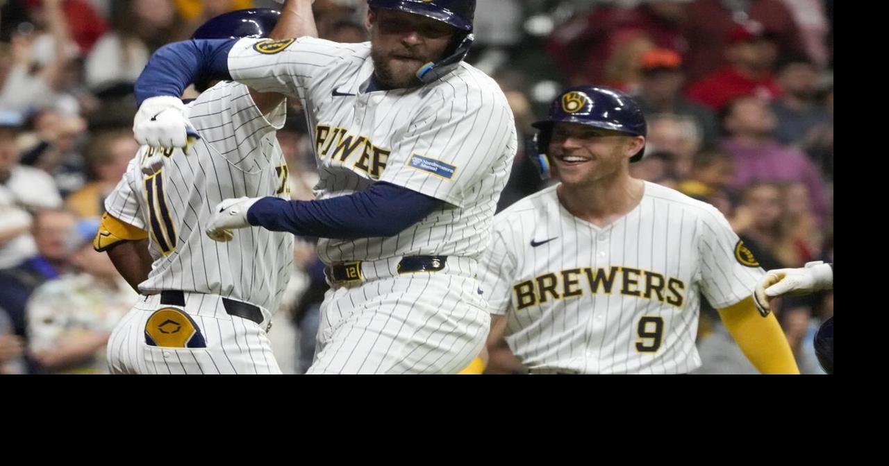 Rhys Hoskins slugs 3-run homer in 7th to help Brewers send Cardinals to 7th straight loss