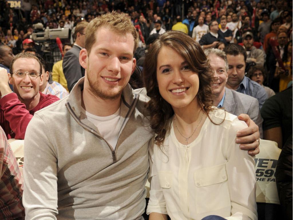 April Reimer, wife of Maple Leaf James Reimer, attacked on Twitter