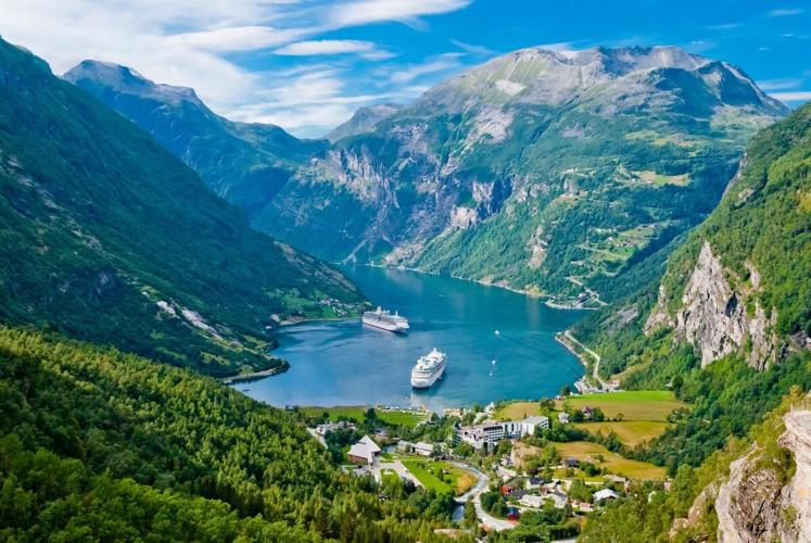 feature_cruise_travel_expert_tips_2023