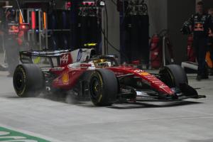 Lewis Hamilton unwell after Singapore race and apology to Ferrari Lewis Hamilton unwell after Singapore race and apology to Ferrari