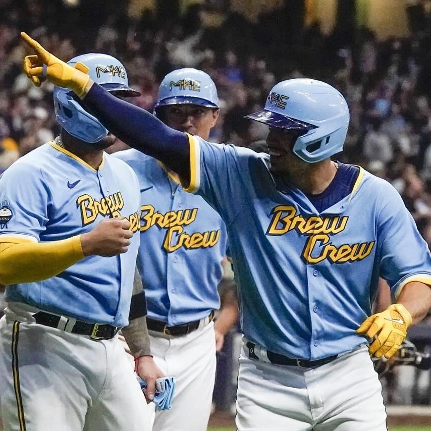 Brewers rally from five runs down to beat Yankees 7-6