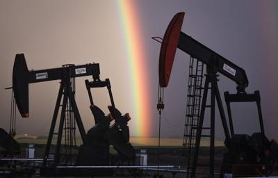 Ontario seeks study for new pipelines, rail lines between that province and Alberta