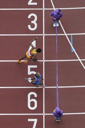 Marathon at world champs comes down to a sprint and a photo finish