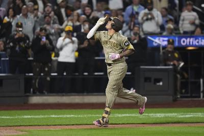 Machado's tiebreaking grand slam sends Padres to 7-4 win over Mets