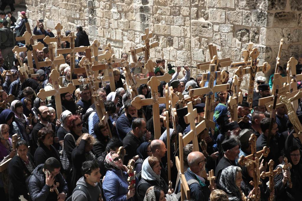 Christian pilgrims mark Good Friday in Jerusalem: photos