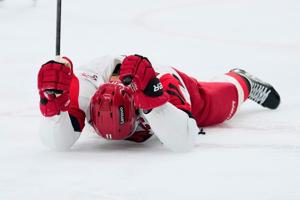 Staal's acrobatic backhand shot gives Hurricanes win over Golden Knights, ties Stanley Cup Final