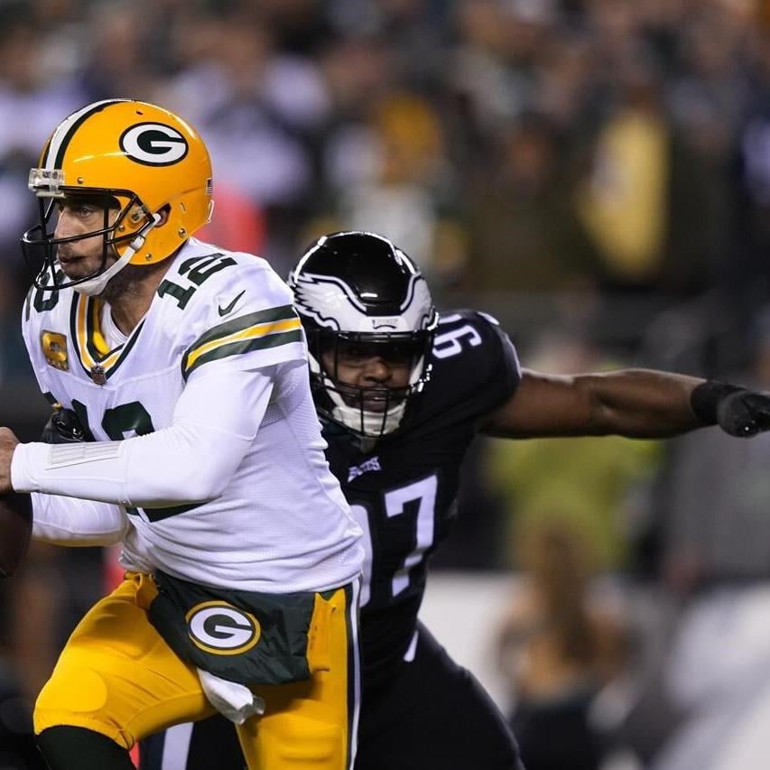 Hurts, Eagles run past Packers 40-33; Rodgers hurt