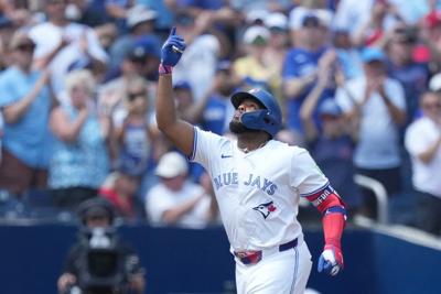 Blue Jays sweep three-game series against Giants with 8-6 victory