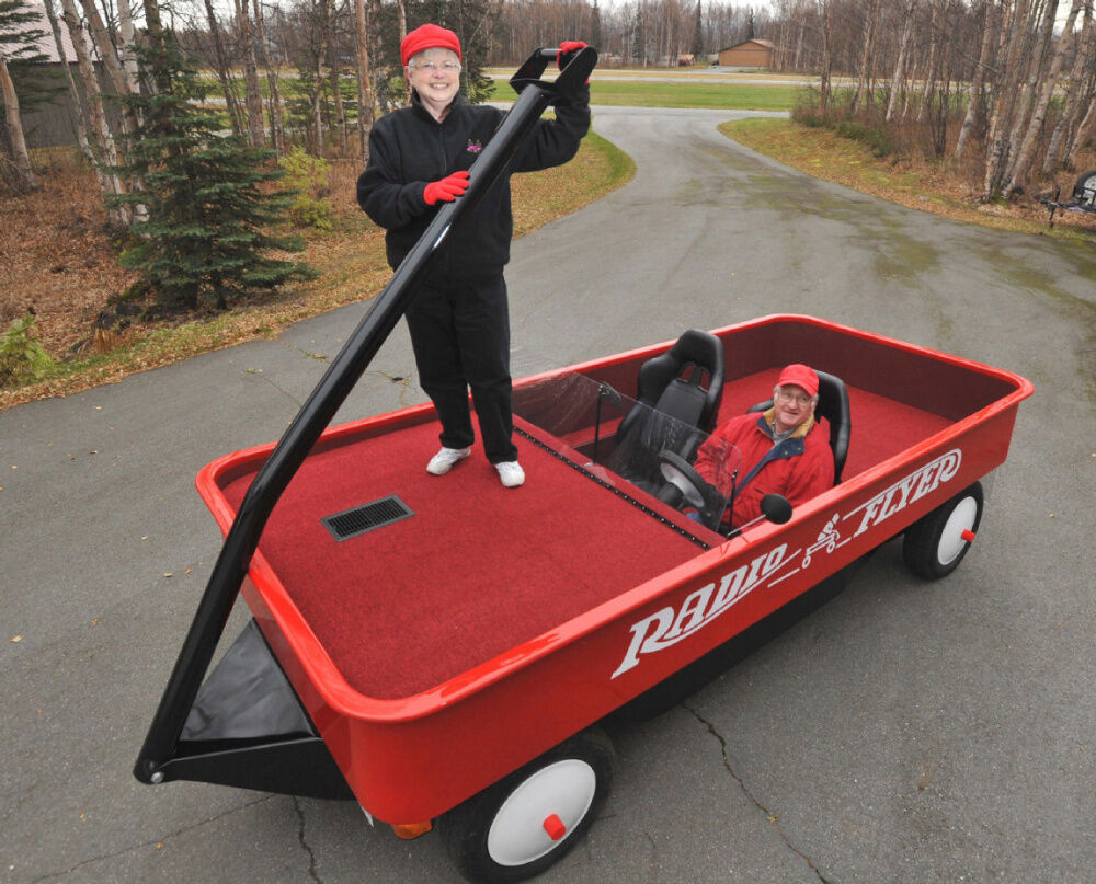 Motorized radio hot sale flyer wagon