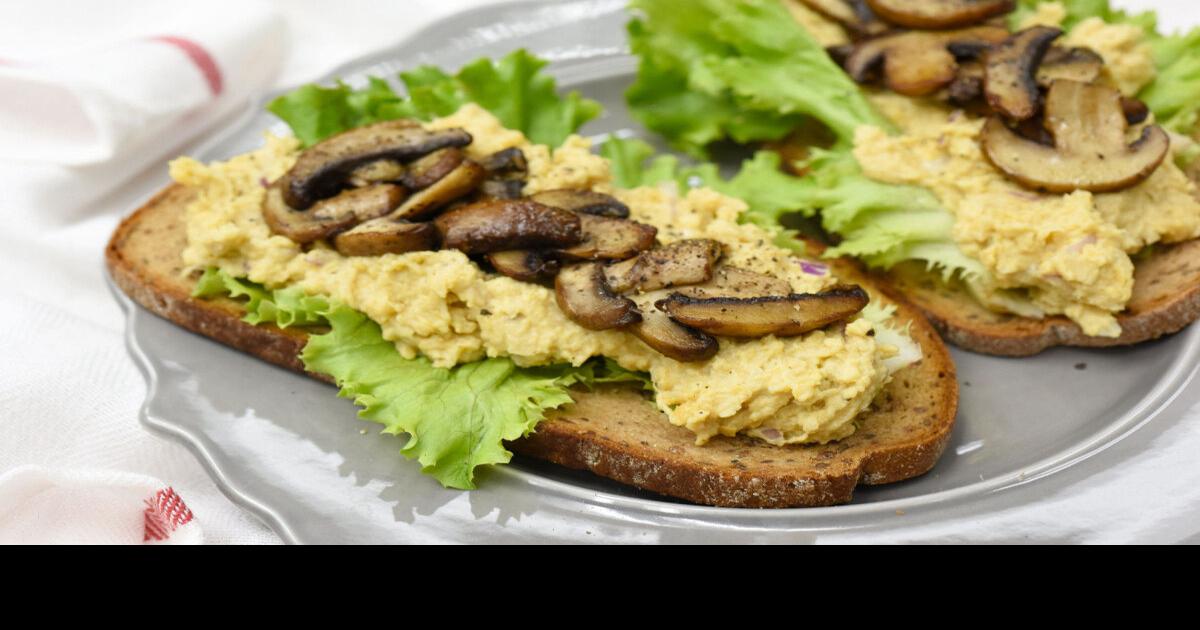 Chunky Hummus and Mushrooms on Toast