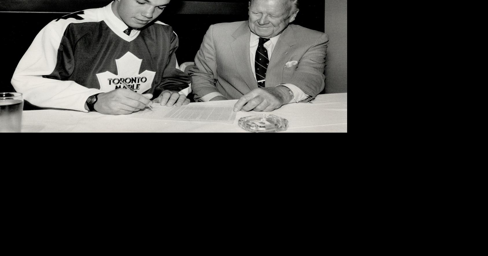 At 1987 NHL draft, Maple Leafs chose Richardson over Sakic