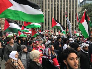 Des milliers de personnes se rassemblent lors de rassemblements séparés à Toronto pour soutenir les Israéliens et les Palestiniens