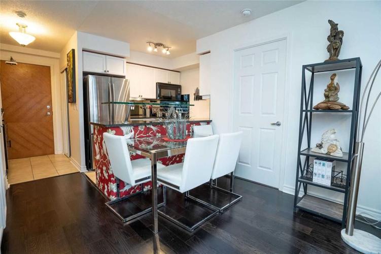 What these Toronto condos got 550,000 for 1,040 sq. ft. in Humewood