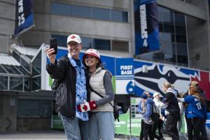Fans boo U.S. anthem before Blue Jays home opener at Toronto