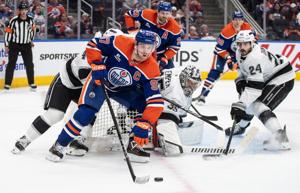 Oilers score 4 goals in third period to beat Kings 7-4, trail series 2-1