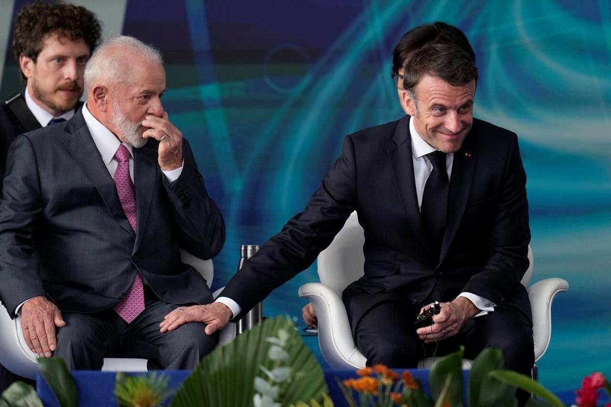 France's Macron embraces Brazil's Lula - and the memes poking fun at their  'wedding'