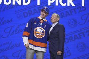 Islanders sign No. 1 pick Matthew Schaefer to a 3-year, entry level contract