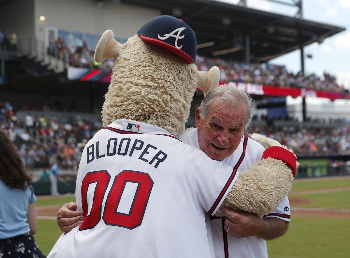 WATCH: Atlanta Braves mascot Blooper celebrates the NL East title
