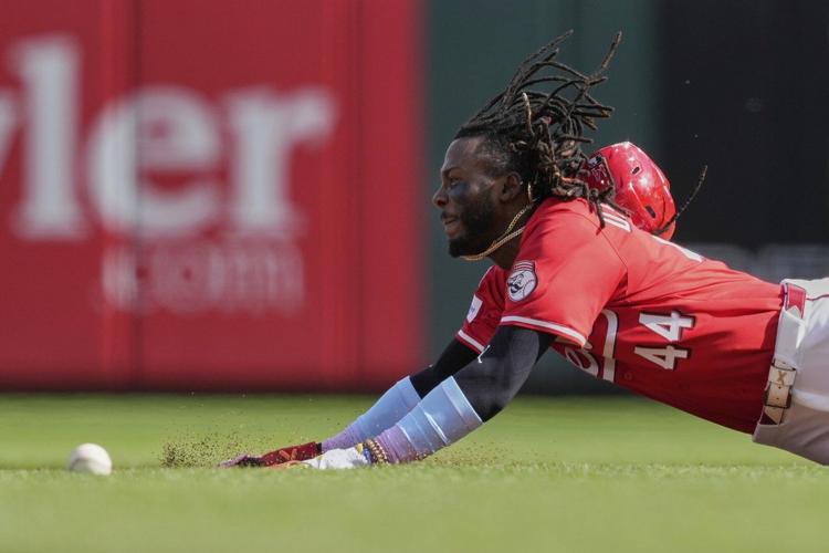 Elly De La Cruz homers, drives in 4 runs as Reds hold off Cubs 6-4 to snap 4-game skid