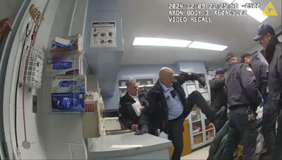 New York prison guard says he cleaned up blood of fatally beaten inmate in plea