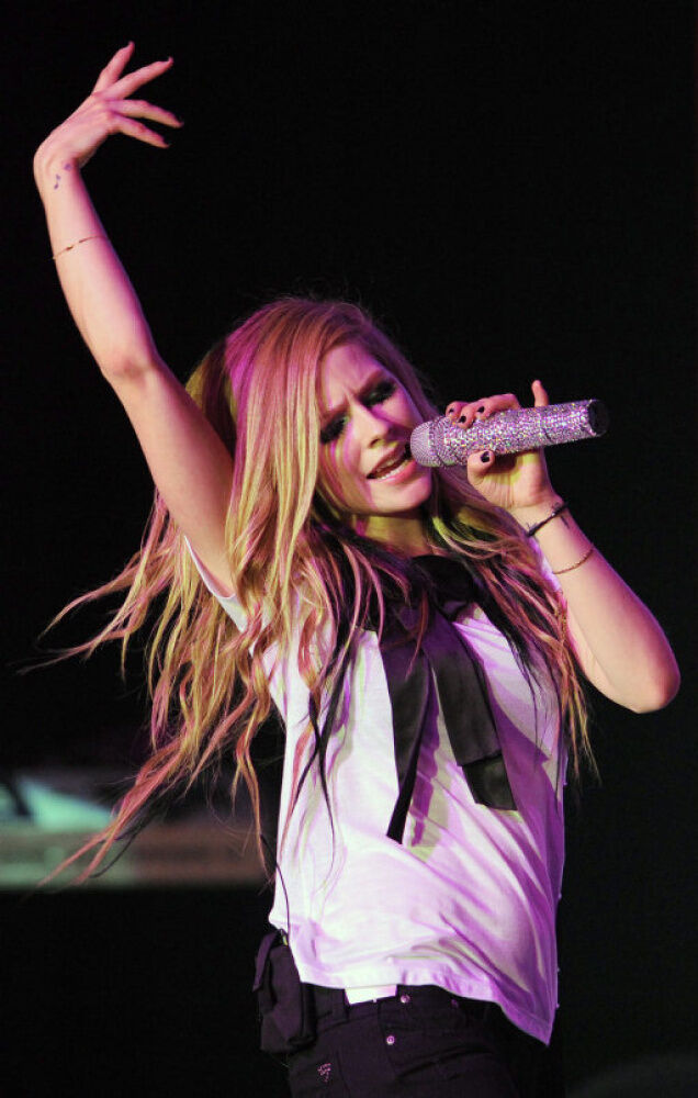 Avril Lavigne Says New Record Out Soon