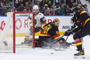 Cole Smith scores winner, Vegas Golden Knights edge struggling Vancouver Canucks 2-1