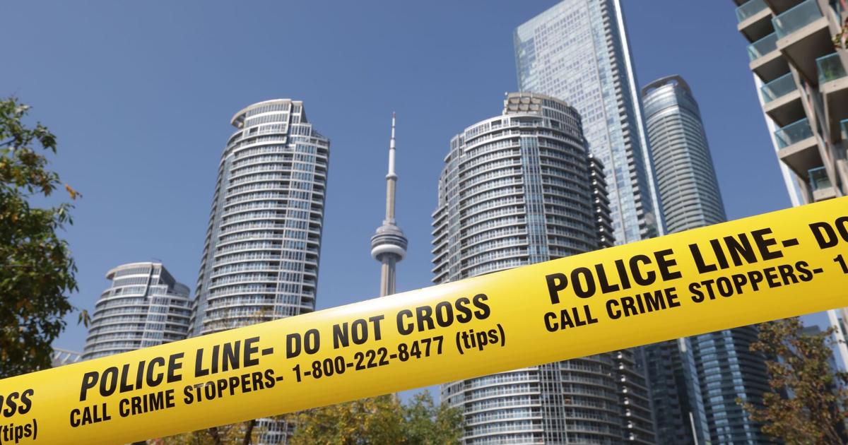 Toronto cop has serious injuries after ‘slashed in the arm’