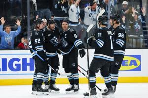 Schmaltz scores twice as Mammoth ground Jets 5-3