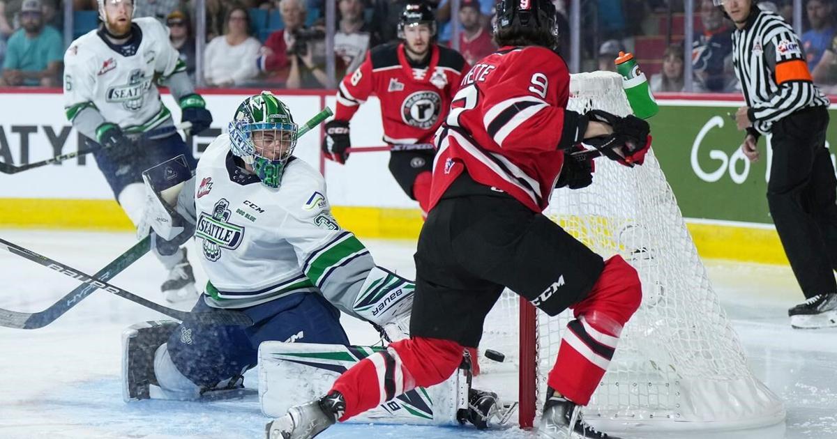 Rochette scores twice as Remparts edge T-Birds 3-1 at Memorial Cup