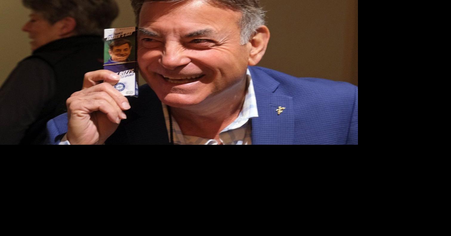 Seattle Mariners broadcaster Rick Rizzs will retire after 2026 season, his 41st with the franchise