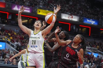 Maddy Siegrist scores 22 and Dallas holds on for a win after the Fever close on a 19-3 run