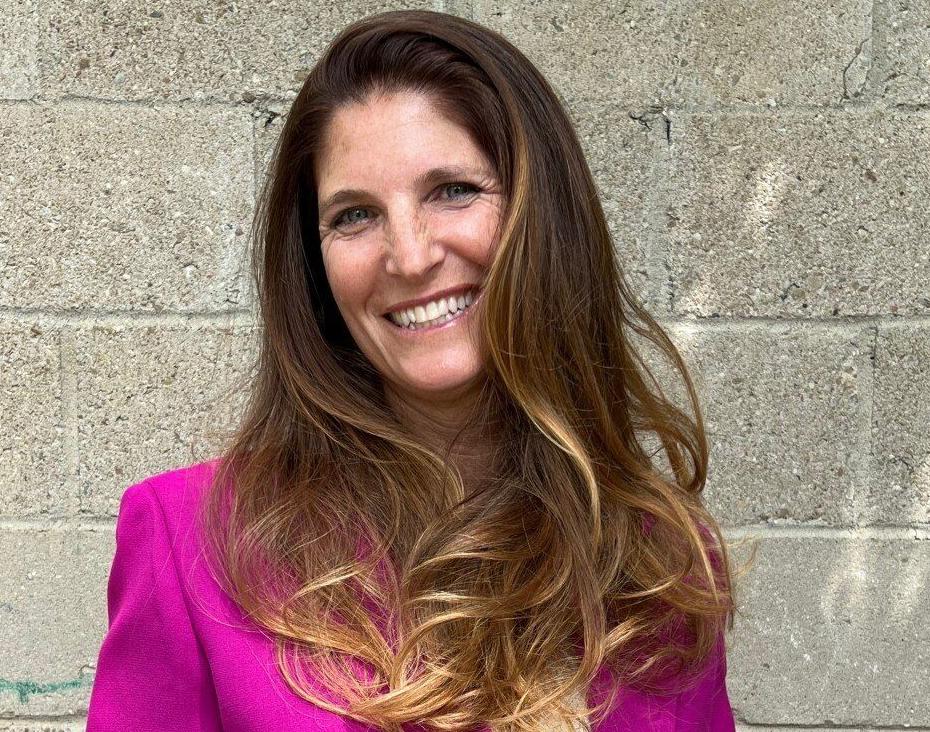 My buddies and I are working at a lake resort for the summer. One of the guys started dating a girl with a bad rep. He's a good dude! Should I tell him to break up with her? Ask Lisi