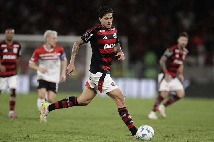 Flamengo beats Estudiantes La Plata 2-0 in the Copa Libertadores quarterfinals