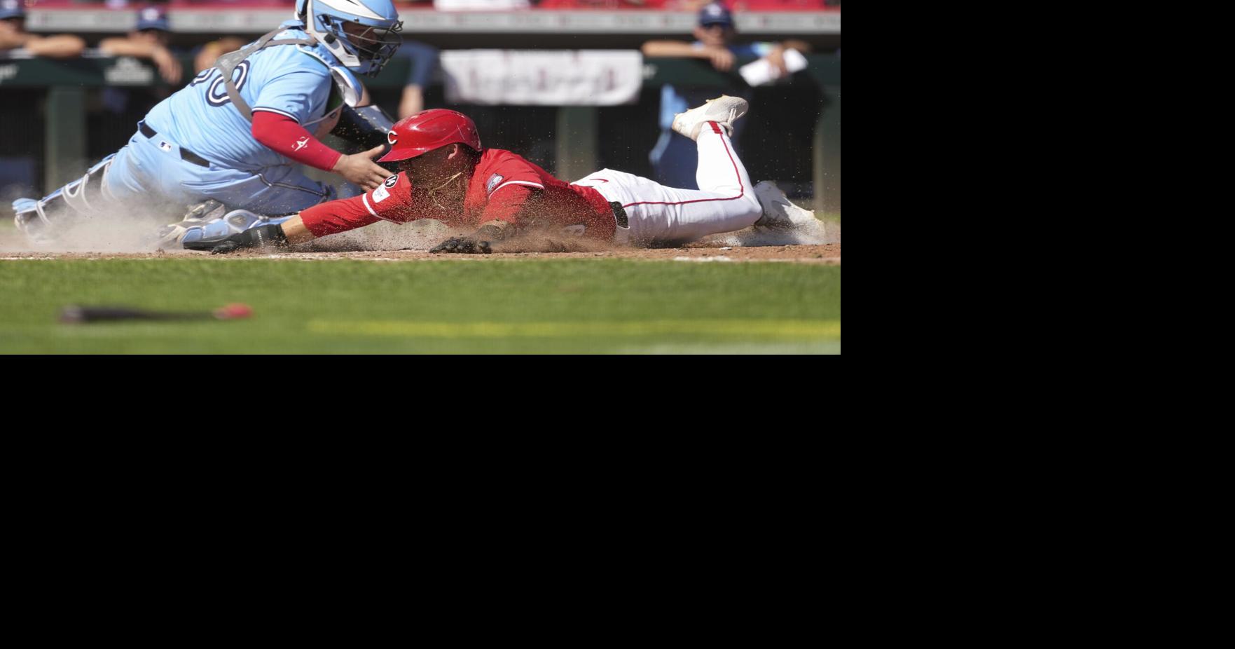 Jays fall to Reds, AL East suddenly too close for comfort