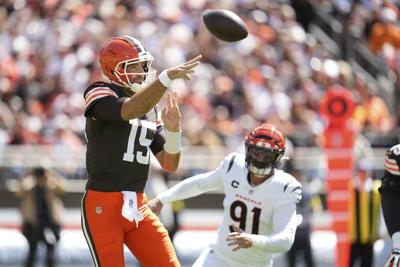 Szmyt's missed kicks, Flacco's interceptions loom large for Browns in 17-16 loss to Bengals