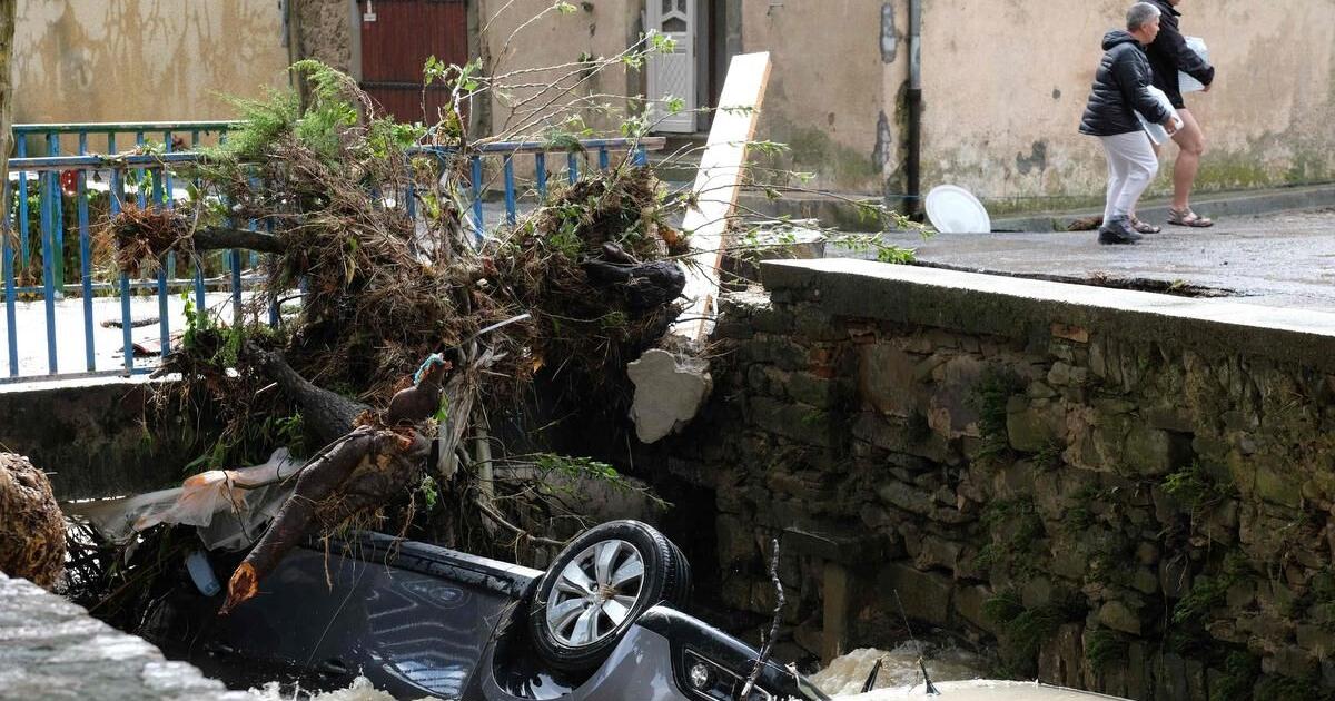 In France, ten die in floods unseen in more than a century